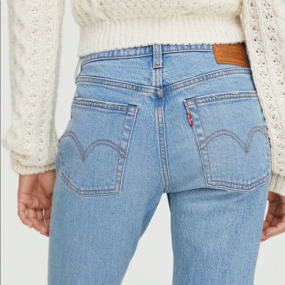 [SOLD] BNWT Aritzia Levi’s Wedgie Icon Light Denim Jeans - Picture 7 of 8